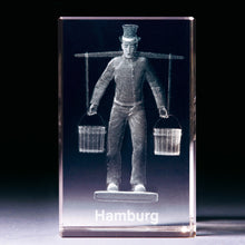 Lade das Bild in den Galerie-Viewer, Glasblock &quot;Hummel Hamburg&quot; | Einzigartige Geschenke, mit Fotos, Individuelle Designs, Lasergravur, Hochwertige Gravur, Umweltschutz-Geschenke, Kulturelles, Umweltfreundlich, Kunst, Naturliebhaber, Sehenswürdikeiten Geschichte, 3D-Geschenke aus Glas, Kristallgravur, 3D-Glasgravur, 3D-Modellierung in Glas, Hochwertiges Kristallglas, Erinnerungsstücke, Mitbringsel für Ärzte Akademiker Studenten, kleine Aufmerksamkeit, edle Geschenkideen,  clarisso vision | Religiöses | Musiker | Geschenk Helden
