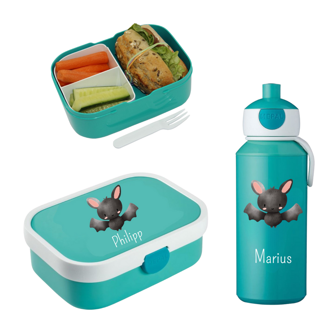 Fledermaus Rosti Mepal Brotdosen Campus mit Bento Einsatz und Trinkflaschen Campus Pop-up 400 ml personalisert mit Namen | Geschenkidee für Kinder | Geschenk zur Einschulung | zum 1. Schultag | Kindergarten Ausstattung personalisierte originelle Geschenke Schulkind 2024 2025 Geburtstagsgeschenk für Neffe Nichte Enkel Mädchen Junge 3 4 5 6 7 8 Jahre Sportflasche Digitaldruck Sublimation Fotogeschenke Schulzubehör Schultasche Sporttasche 