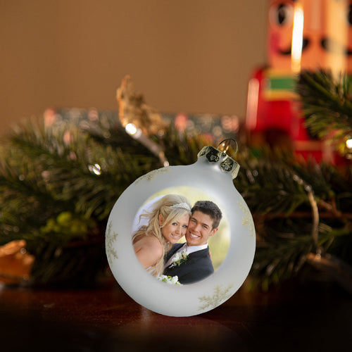 Weihnachtsdeko weihnachtliche Kugeln Christbaumschmuck Baumschmuck für Weihnachten Baumdeko Weihnachtskugeln Christbaumkugeln Dekorierte Baumkugeln personalisiert mit Foto Nikolaus Geschenke Geschenkideen für Großeltern Eltern Dekotrends zur Erinnerung