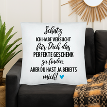 Lade das Bild in den Galerie-Viewer, Kissen &quot;Schatz… das perfekte Geschenk&quot; (blau)
