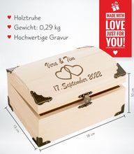 Lade das Bild in den Galerie-Viewer, Schatztruhe &quot;Herzen&quot; Trauringbox aus Holz mit Gravur | Personalisiert mit Namen | Schatzkiste Geschenk als Erinnerung | Erinnerungsbox
