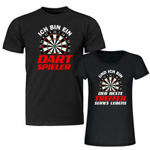 Lade das Bild in den Galerie-Viewer, T-Shirt SET &quot;Ich bin ein Dartspieler&quot; &amp; &quot;Und ich bin der beste Treffer seines Lebens&quot; Partner Fun Shirts | Geschenkidee zum Polterabend | Valentinstagsgeschenk Geschenk für Darter Funshirt für Paare Zocker
