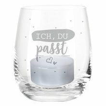 Lade das Bild in den Galerie-Viewer, Windlicht &quot;Ich, Du. Passt&quot; | romantische Geschenke mit Gravur | schenkstore.de
