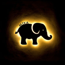 Lade das Bild in den Galerie-Viewer, Personalisierte LED Holzlampe &quot;Elefant&quot; Kinderlampe mit Name
