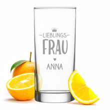 Lade das Bild in den Galerie-Viewer, personalisiertes Saftglas &quot;Lieblings-Frau&quot; mit Name | schenkstore.de Valentinstagsgeschenk
