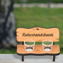 Lade das Bild in den Galerie-Viewer, Schnapsbank mit Gravur &quot;Ruhestandsbank&quot;
