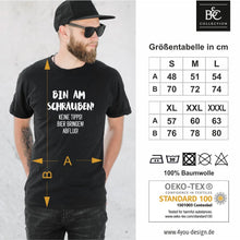 Lade das Bild in den Galerie-Viewer, T-Shirt &quot;Bin am Schrauben! Keine Tipps! Bier bringen! Abflug!&quot; | Männer Geschenk für Kfz Mechatroniker Fun Shirts mit lutstigen Sprüchen
