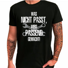 Lade das Bild in den Galerie-Viewer, T-Shirt &quot;Was nicht passt, wird passend gemacht!&quot;
