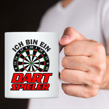 Lade das Bild in den Galerie-Viewer, Tassen Set &quot;Ich bin ein Dart Spieler&quot; &amp; &quot;Und ich bin der beste Treffer seines Lebens&quot; | Paar Geschenke | Geschenkidee für Dartliebhaber  für Partner Partnergeschenke zum Valentinstag 1. Jahrestag Hochzeitstag romantische Geschenke zur Hochzeit zu Weihnachten Ehefrau Ehemann Freundin Freund Beziehung originelle Idee zum Verschenken Polterabend Dartzubehör Dart Deko
