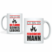 Lade das Bild in den Galerie-Viewer, Tassen-Set &quot;Ich bin ein Feuerwehrmann&quot; &amp; &quot;Und ich bin die Flamme seines Lebens&quot; | Paar Geschenke | Geschenkidee für Männer für Partner Partnergeschenke zum Valentinstag 1. Jahrestag Hochzeitstag romantische Geschenke zur Hochzeit zu Weihnachten Ehefrau Ehemann Freundin Freund Beziehung originelle Idee zum Verschenken Polterabend Feuerwehr Merchandise Zubehör Sprüche
