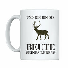 Lade das Bild in den Galerie-Viewer, Tassen-Set &quot;Ich bin ein Jäger&quot; &amp; &quot;Und ich bin die Beute seines Lebens&quot; | Paar Geschenke | Geschenkidee für Jagdliebhaber  für Partner Partnergeschenke zum Valentinstag 1. Jahrestag Hochzeitstag romantische Geschenke zur Hochzeit zu Weihnachten Ehefrau Ehemann Freundin Freund Beziehung originelle Idee zum Verschenken Polterabend
