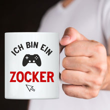 Lade das Bild in den Galerie-Viewer, Tassen-Set &quot;Ich bin ein Zocker&quot; &amp; &quot;Und ich bin seine Prinzessin&quot; | Paar Geschenke | Geschenkidee für Gamer für Partner Partnergeschenke zum Valentinstag 1. Jahrestag Hochzeitstag romantische Geschenke zur Hochzeit zu Weihnachten Ehefrau Ehemann Freundin Freund Beziehung originelle Idee zum Verschenken Polterabend Gamerzubehör Gamerdeko Zokckerdeko Zockerzubehör
