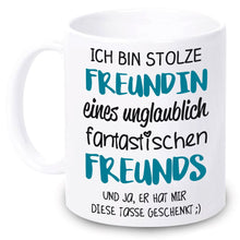 Lade das Bild in den Galerie-Viewer, Tasse &quot;Ich bin stolze Freundin eines unglaublich fantastischen Freunds&quot; | geschenkidee für beste Freunde | mit Sprüchen
