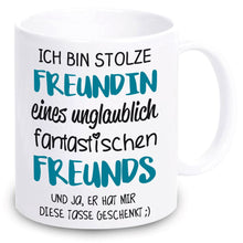 Lade das Bild in den Galerie-Viewer, Tasse &quot;Ich bin stolze Freundin eines unglaublich fantastischen Freunds&quot; | geschenkidee für beste Freunde | mit Sprüchen
