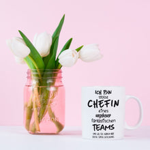 Lade das Bild in den Galerie-Viewer, Tasse &quot;Ich bin stolze Chefin eines ungeheuer fantastischen Teams&quot;  | Abschiedsgeschenk für Kollegen | Geschenkideefür besten Chef | Tassen mit Spruch günstig witzig lustig Mitbringsel Wichtelgeschenk Ausbilder
